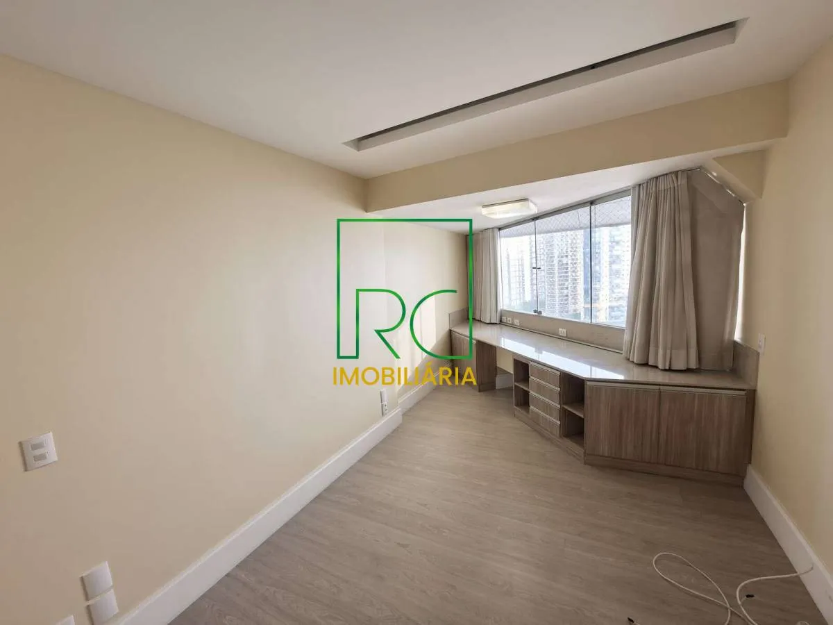 Apartamento de 300 m² com banheira e vista para a água — photo 22