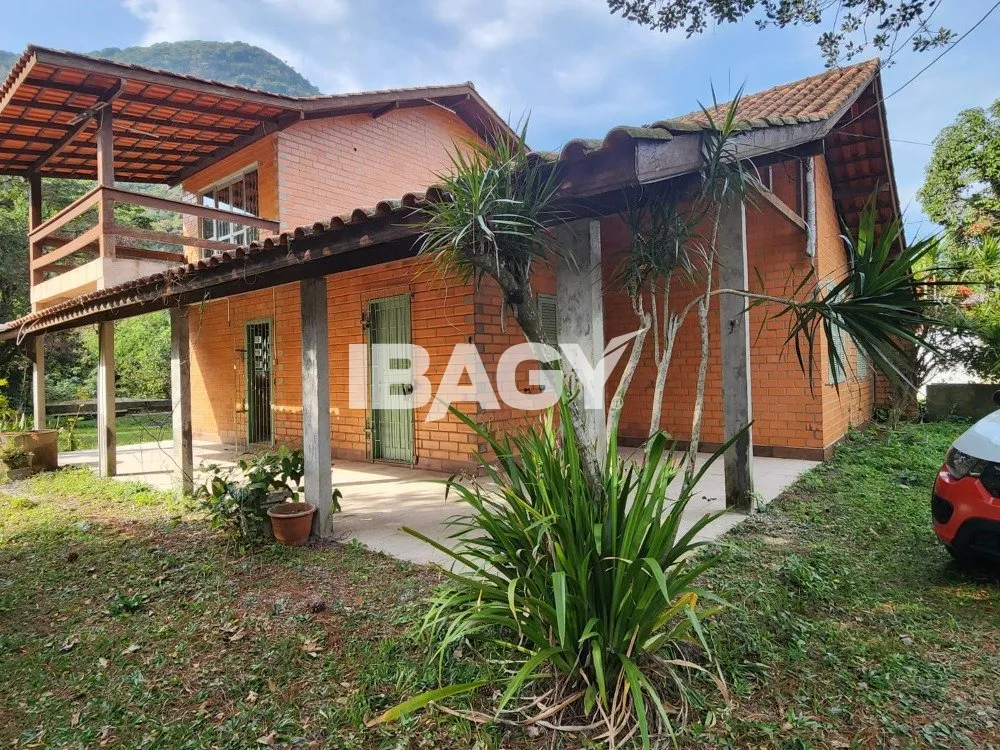 4-bedroom house with a mountain view — photo 15