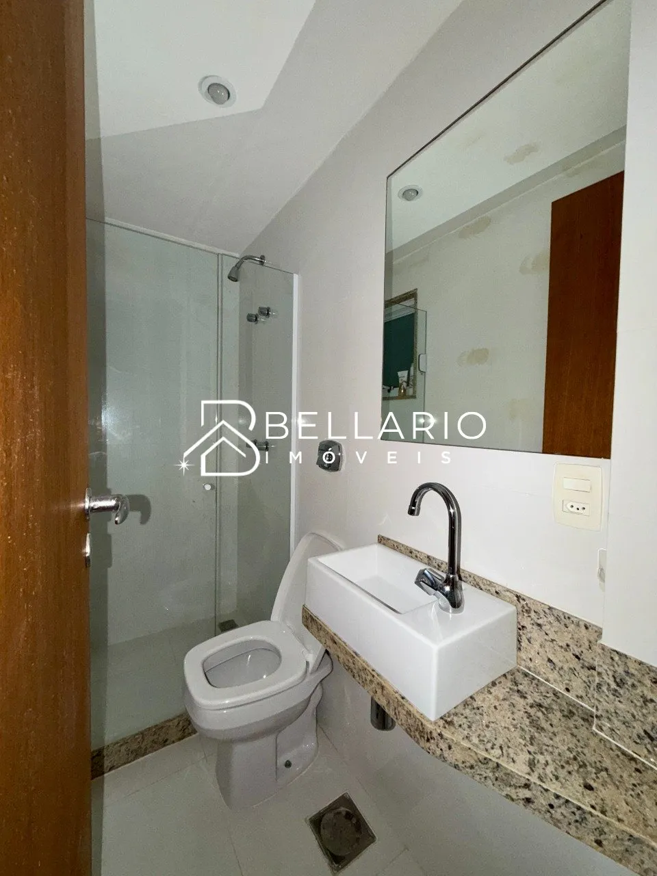 4-bedroom apartment with 5 bathrooms and glass balcony — photo 15