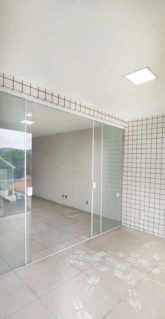 Duplex top-floor home with 3 bedrooms and 1 suite — photo 11
