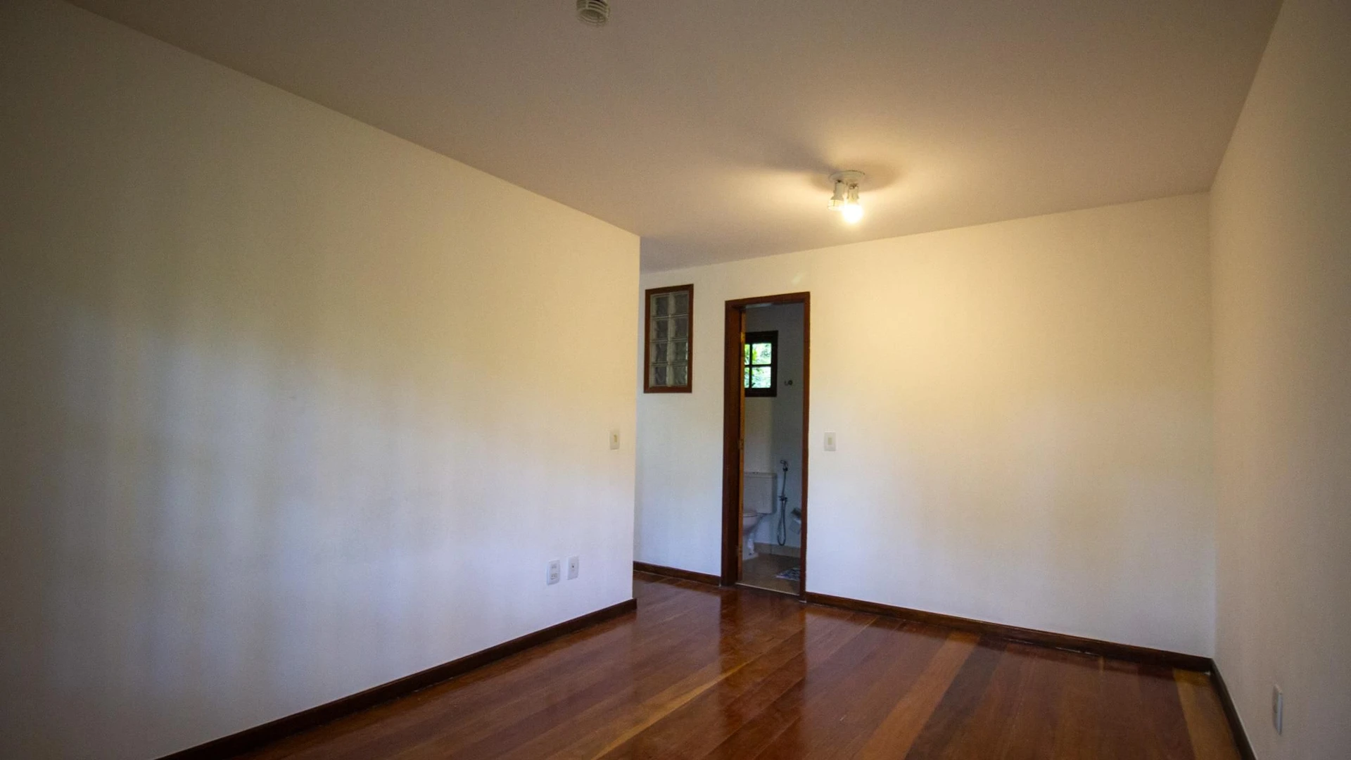Casa com 4 quartos e 4 banheiros, com 3 vagas — photo 44