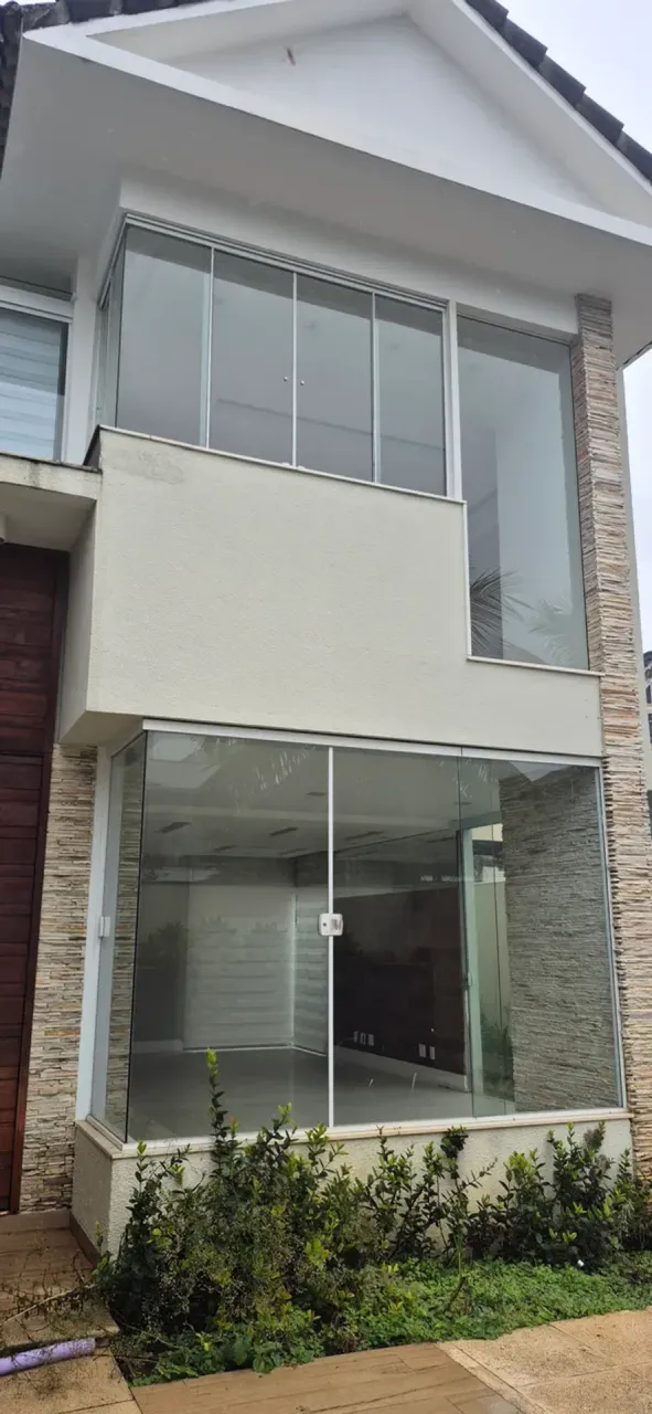 Casa de 290 m² com 4 quartos e cozinha integrada