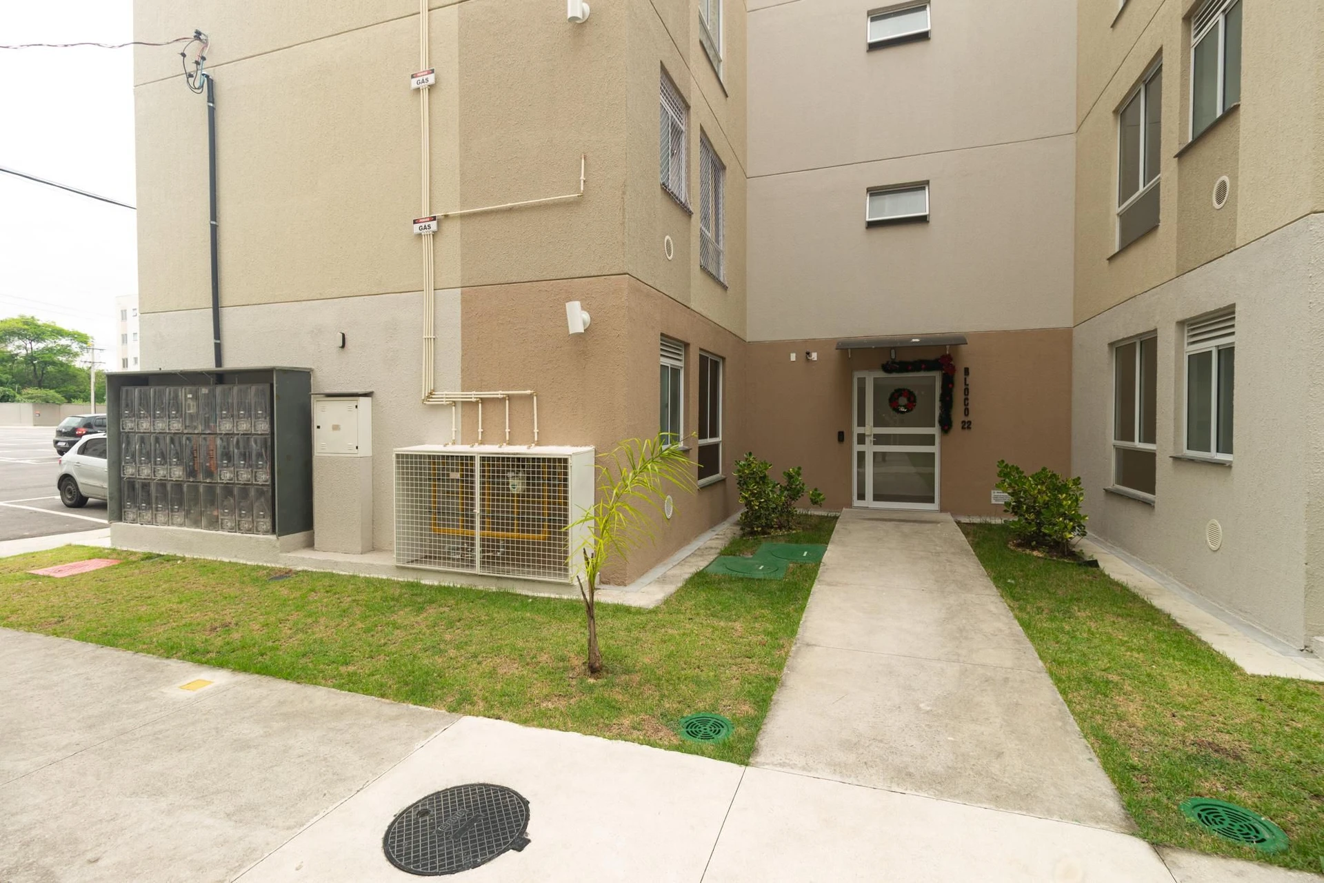 Apartamento de 2 quartos em condomínio com piscina — photo 42