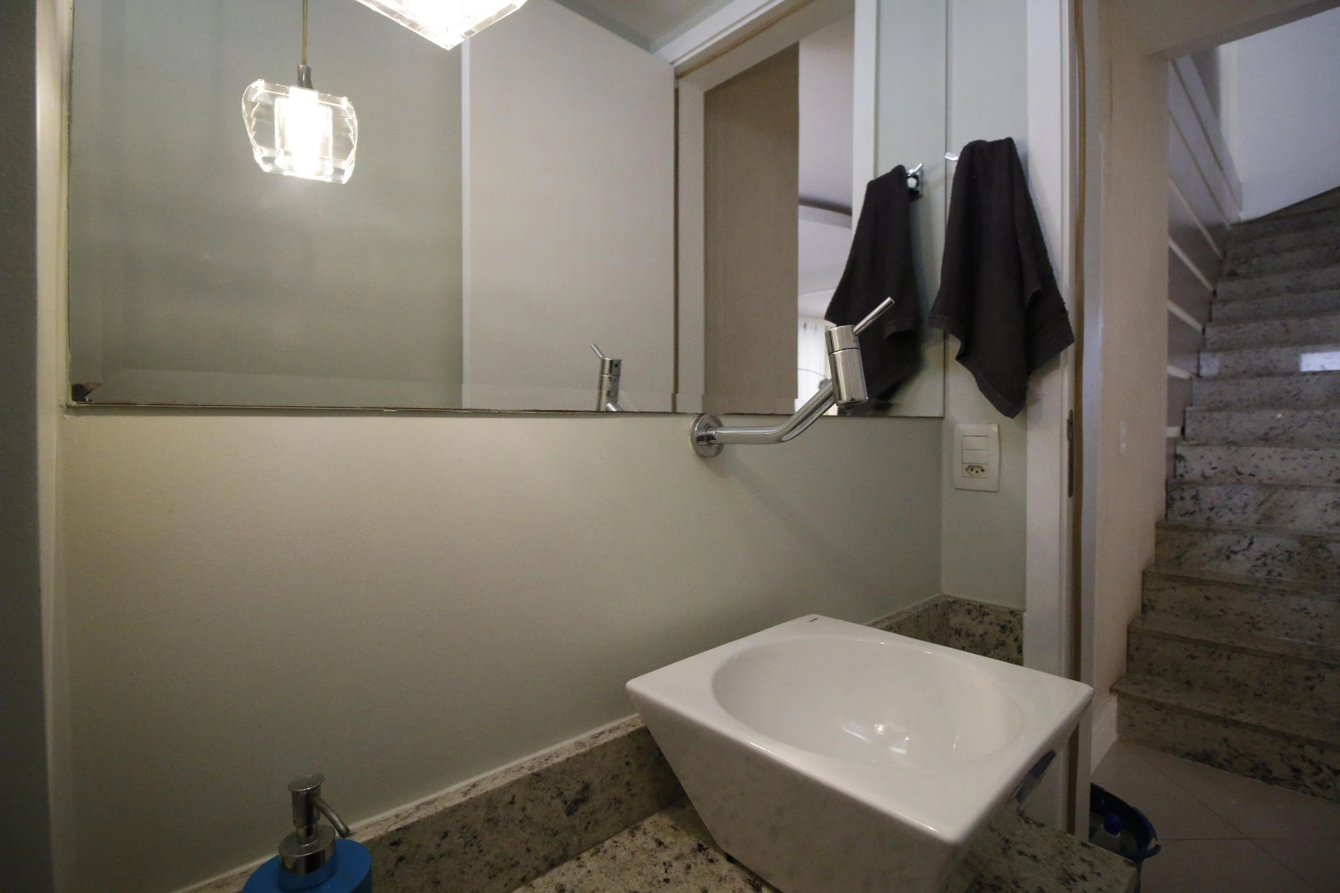 Furnished house, 230 m², with a glass-enclosed balcony — photo 45