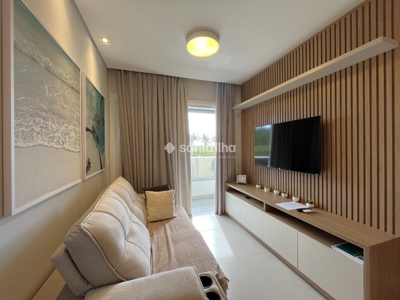 2-bedroom apartment with a washing machine in Florianópolis