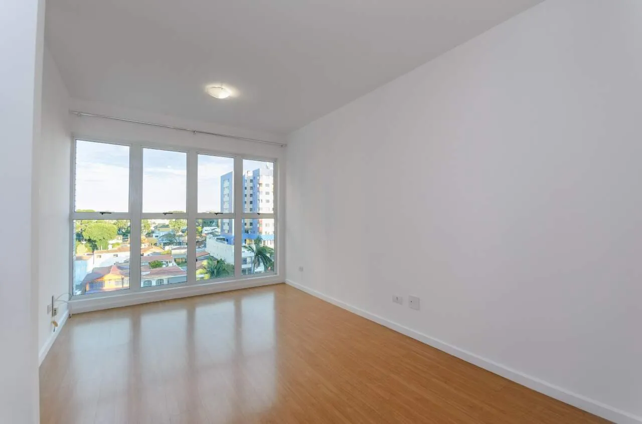 Wood or laminate floors in a 2-bedroom apartment, 60 m²