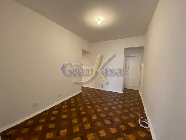 Wood or laminate floors in a 2-bedroom apartment, 63 m² — photo 9