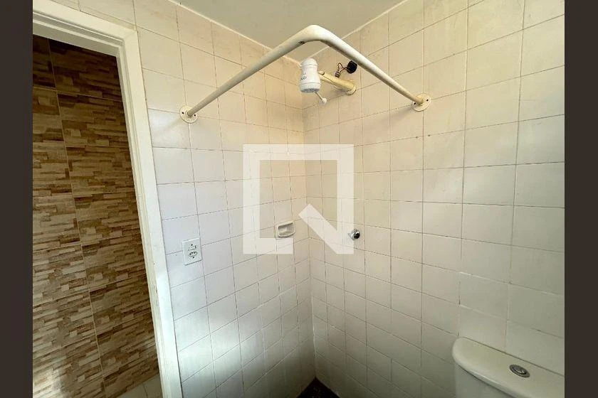 Balcony with a grill in a one-bedroom house, 62 m² — photo 2