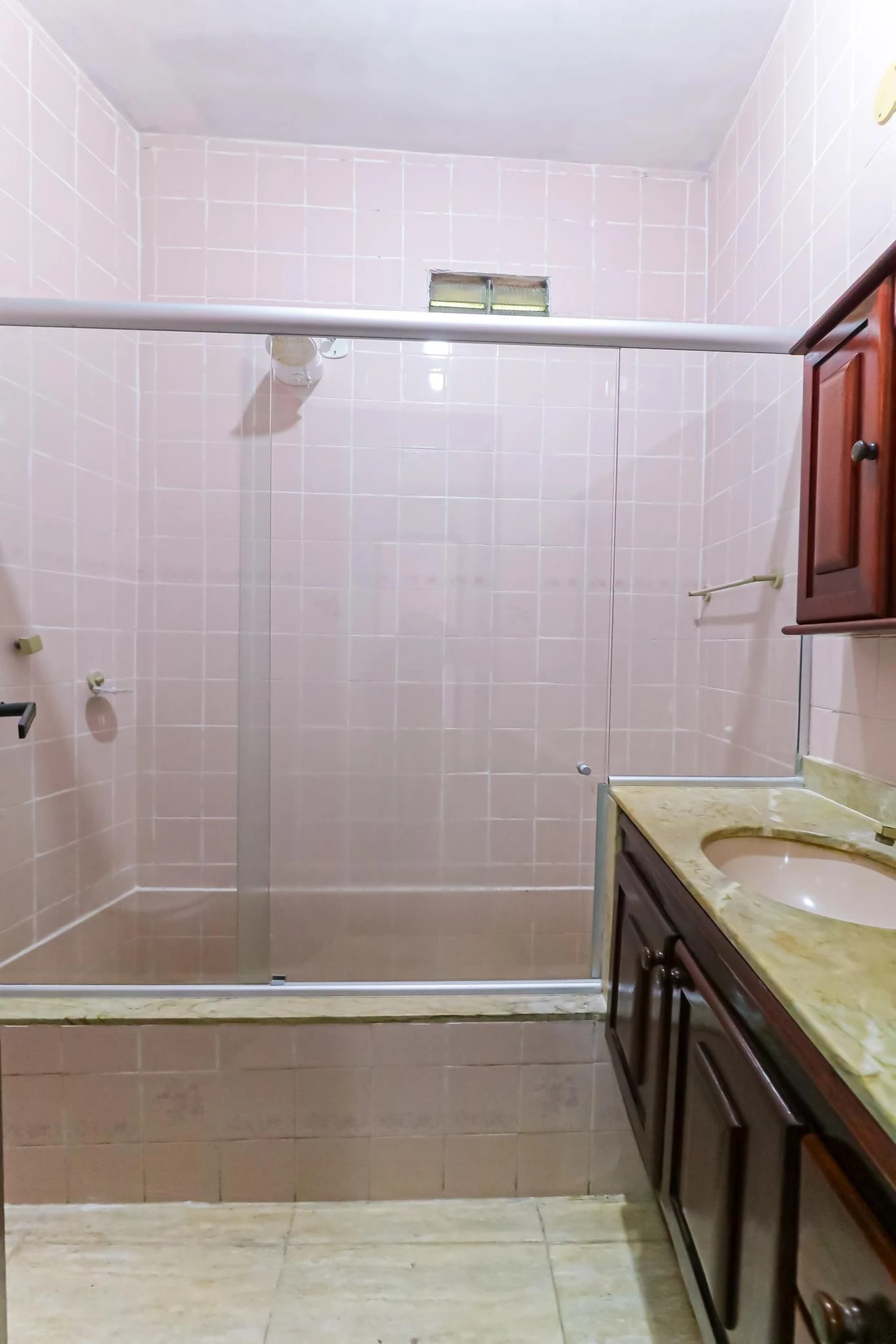 House, 240 m², with a jacuzzi — photo 33