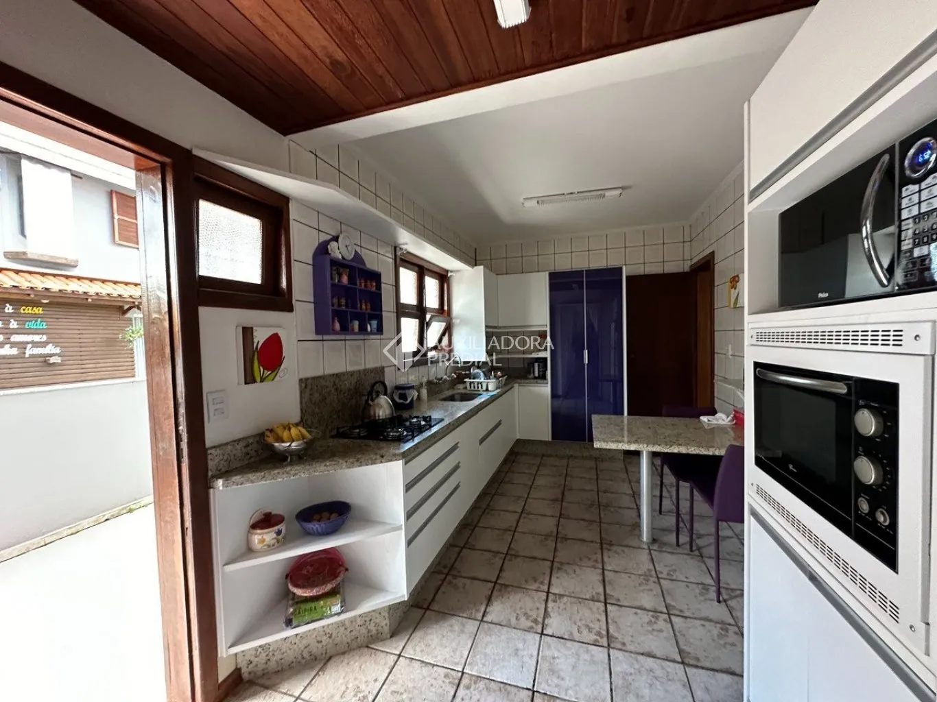 3 quartos e varanda envidraçada: casa de 288 m² — photo 30
