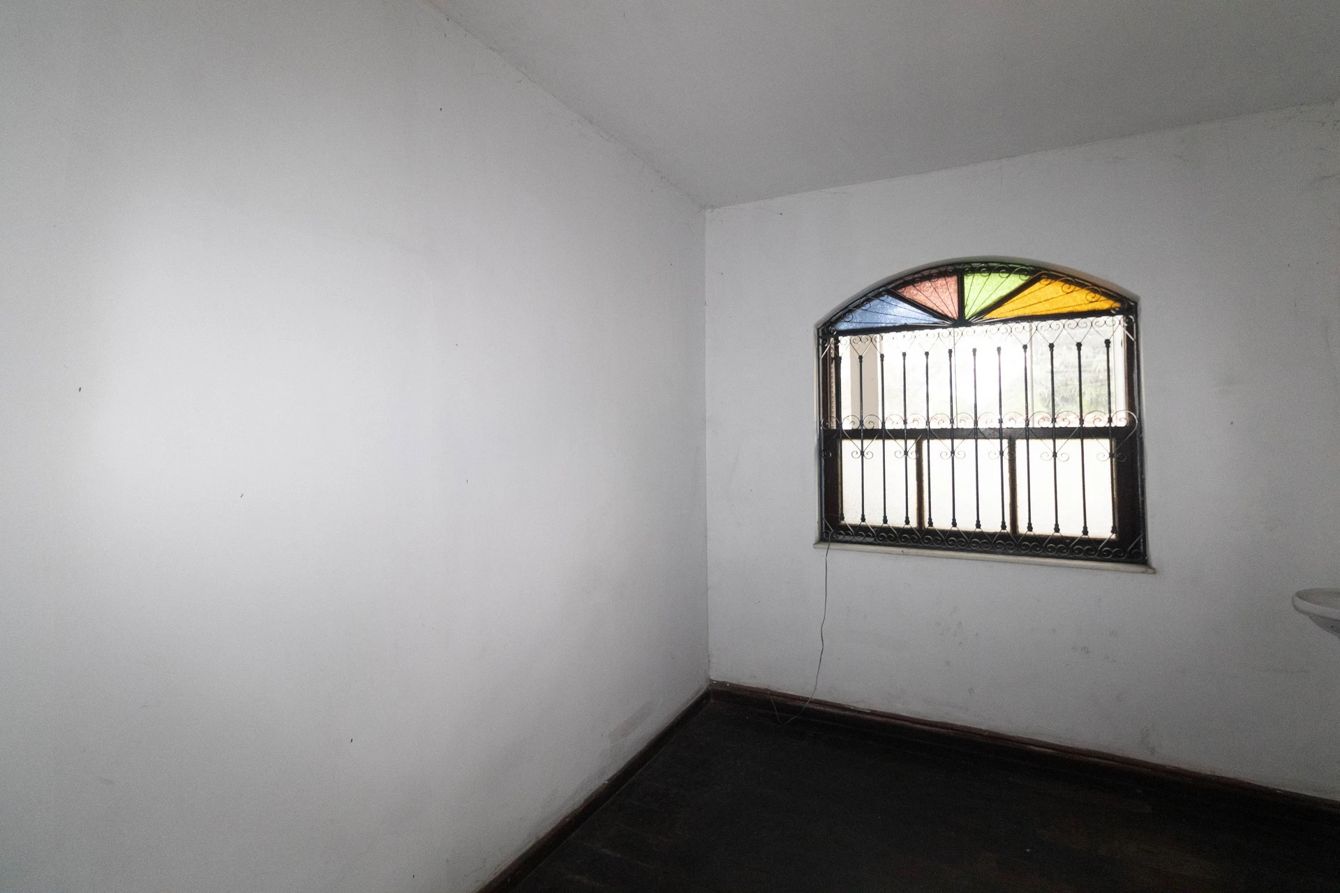 House with 4 bedrooms and 1 bathroom, separate kitchen — photo 36