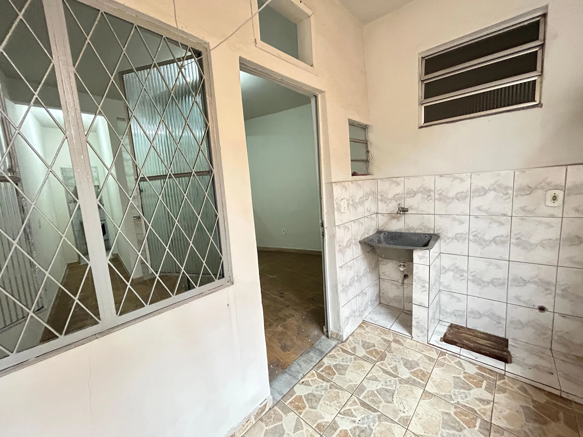 Studio sem mobília com mini cozinha e 1 quarto — photo 19