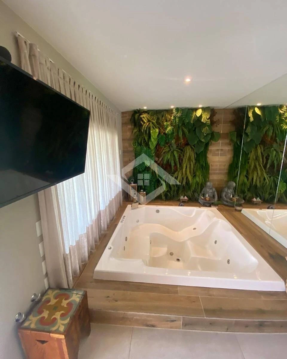 6 quartos e banheira: casa de 1000 m² — photo 8