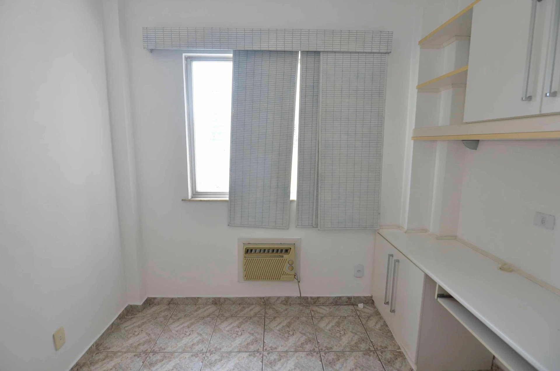 3-bedroom apartment with a mountain view in Rio de Janeiro — photo 15