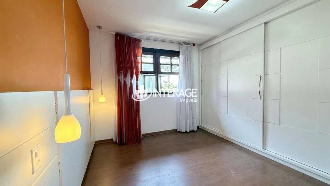 3-bedroom house with a bathtub — photo 15
