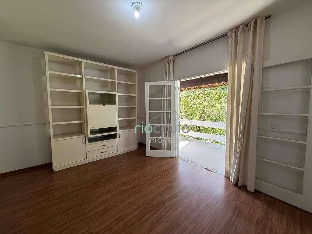 Casa com 5 quartos, 990 m² e 2 vagas, perto das janelas — photo 45