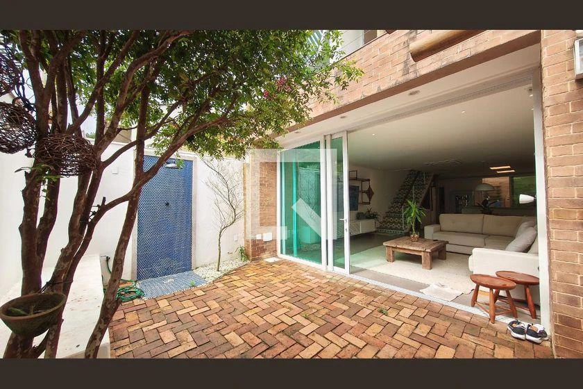 3-bedroom house with 290 m² and open-plan kitchen — photo 16