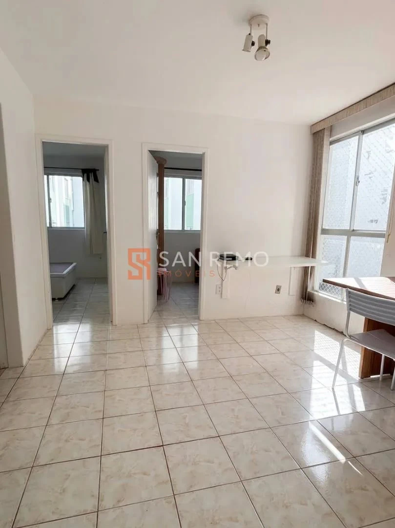 2-bedroom apartment with a washing machine in Florianópolis