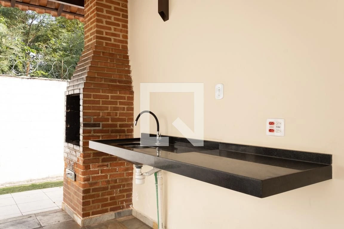 Apartamento sem mobília com churrasqueira na varanda — photo 22