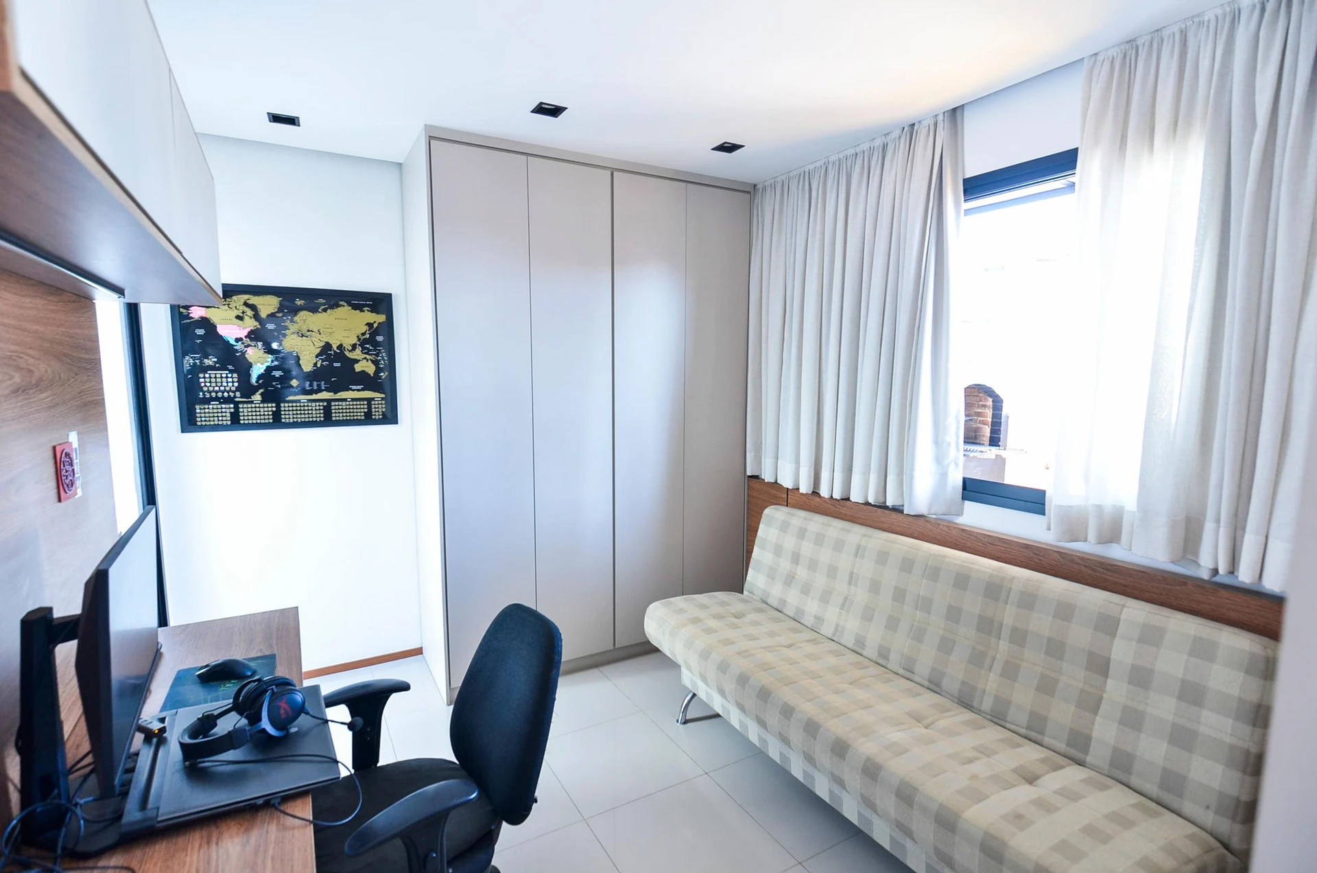 Furnished 3-bedroom apartment with balcony and BBQ grill — photo 8