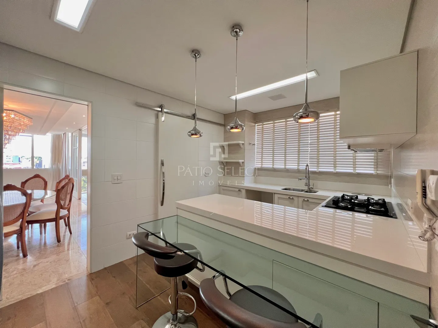 Гардеробная и 3 спальни: квартира 180 м² — photo 40