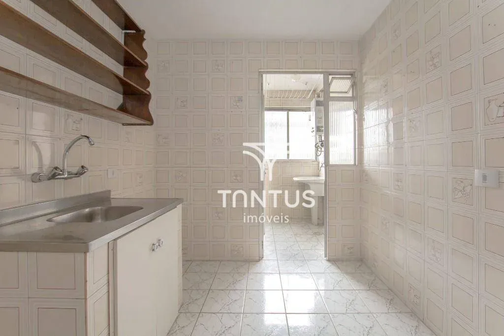 Wood or laminate floors in a 2-bedroom apartment, 66 m² — photo 33