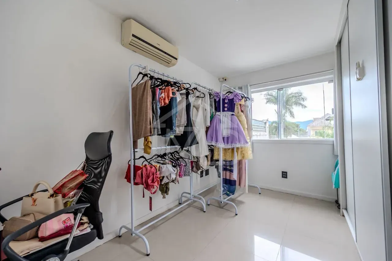 Furnished house with 5 bedrooms and an open-plan kitchen — photo 15
