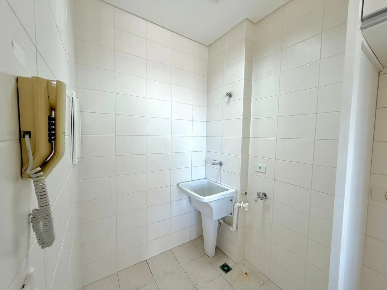 3-bedroom apartment with a washing machine in Curitiba — photo 40