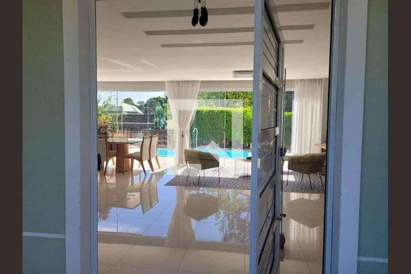Floor-to-ceiling windows in a 6-bedroom house, 290 m² — photo 8