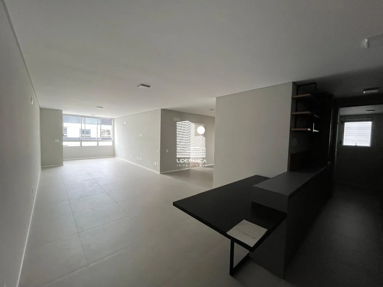 Furnished 203 m² apartment with 3 en-suites and 1 parking spot