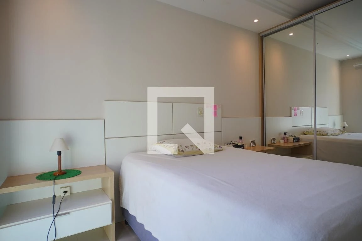 Glass-enclosed balcony in a 2-bedroom apartment, 78 m² — photo 27