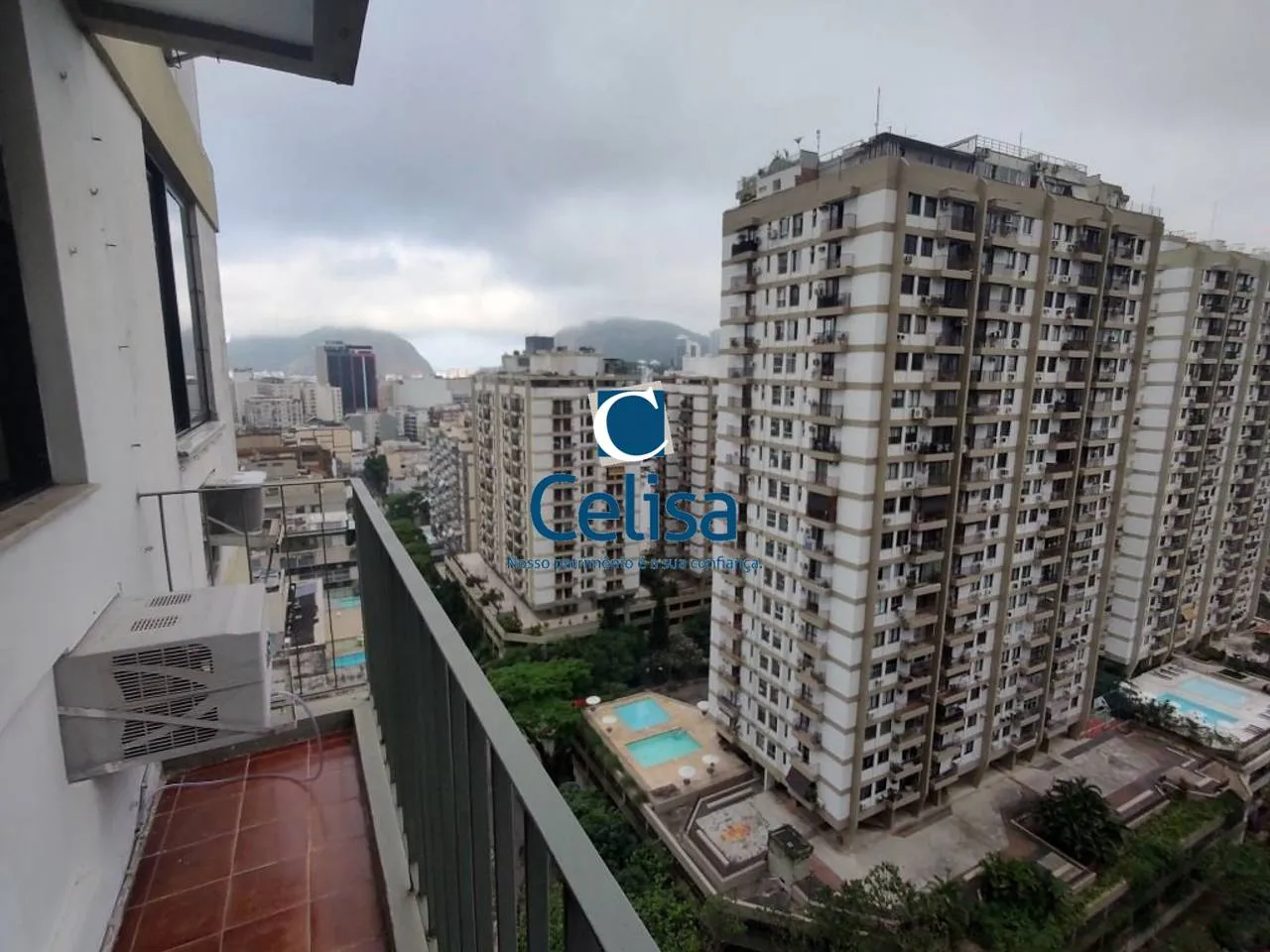 Apartment on the 14th floor with a mountain view — photo 12
