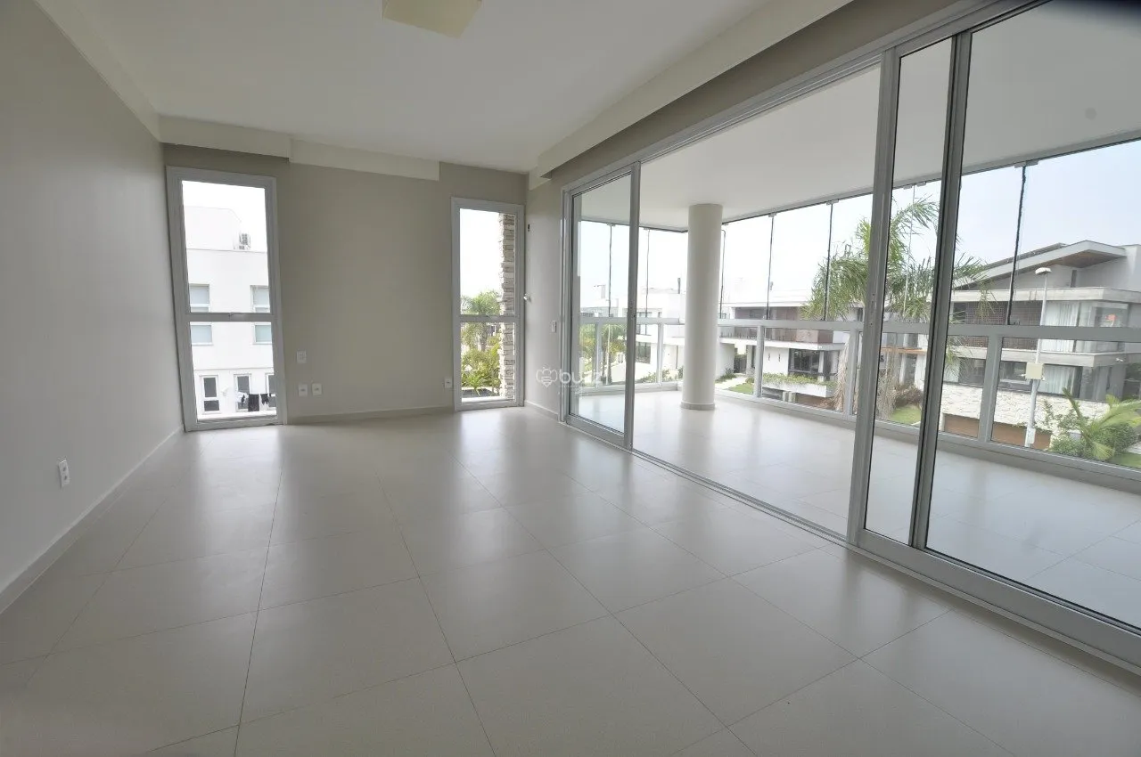 Water view in a 5-bedroom house, 343 m² — photo 10