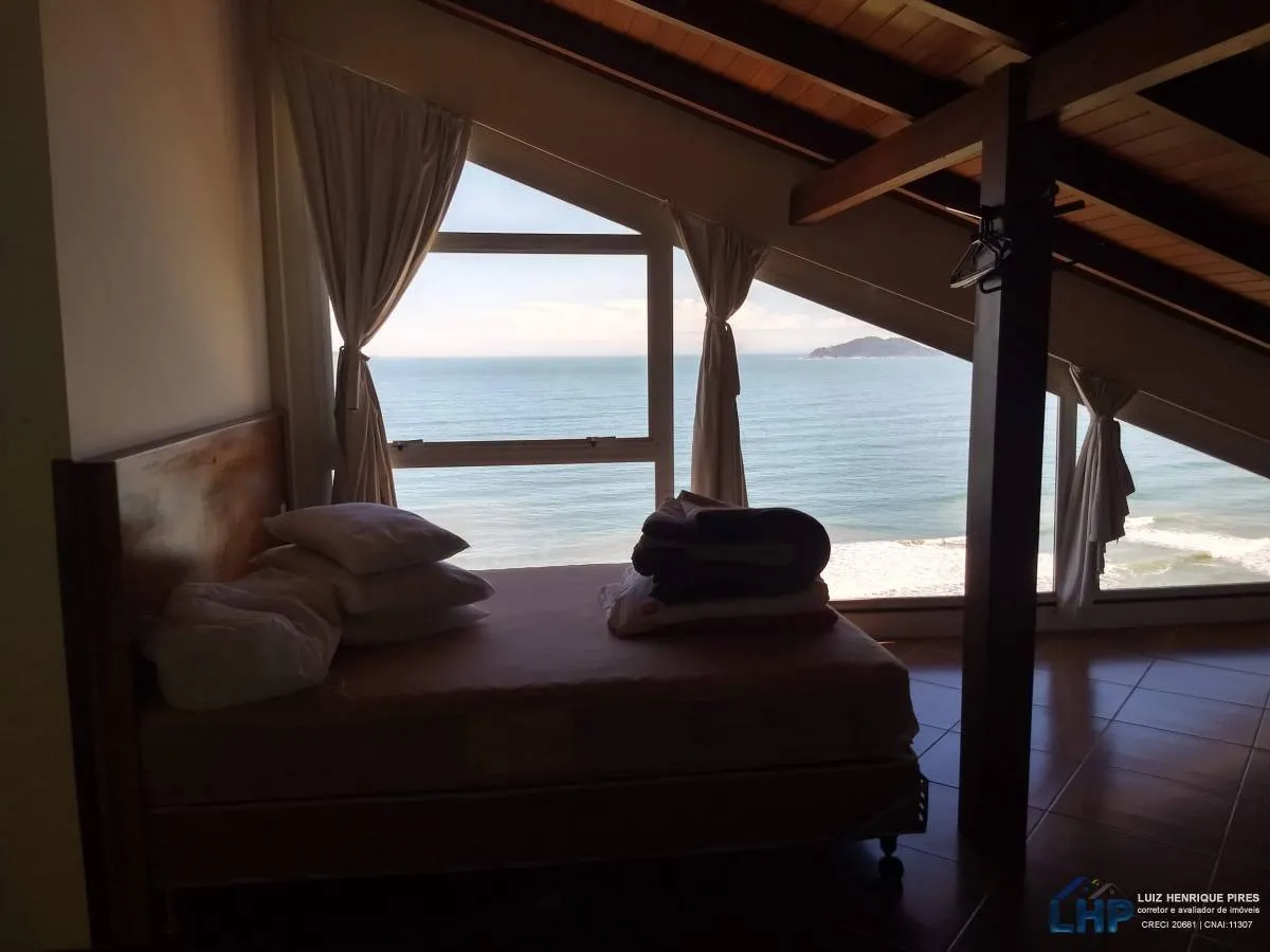 5-bedroom house with a water view in Florianópolis — photo 8