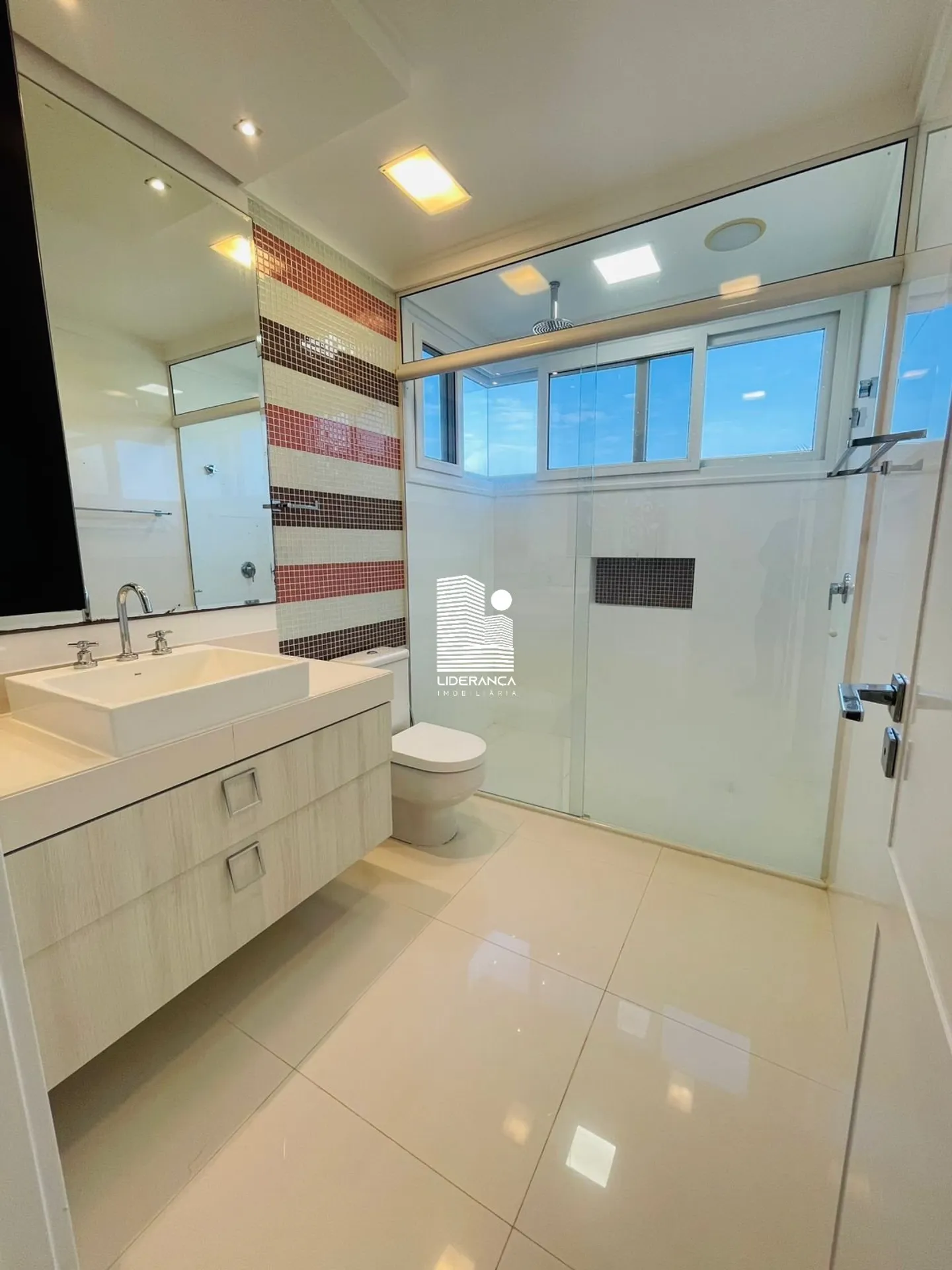 Casa mobiliada com 9 dormitórios e jardim privativo — photo 100