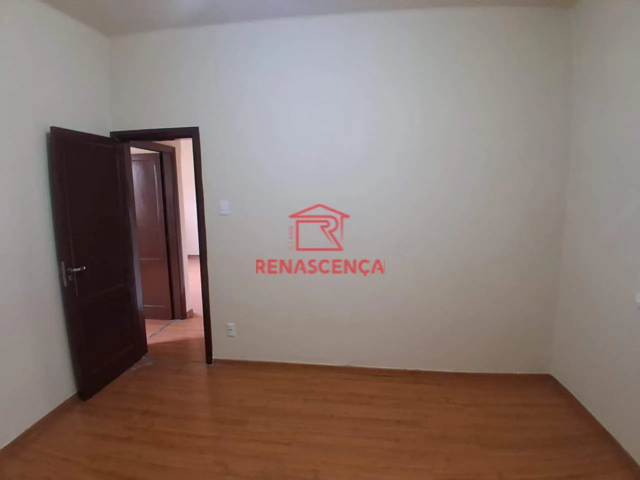 House, 200 m², with wood or laminate floors — photo 17