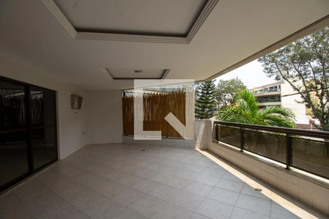 3-bedroom apartment with enclosed kitchen and private garden — photo 14