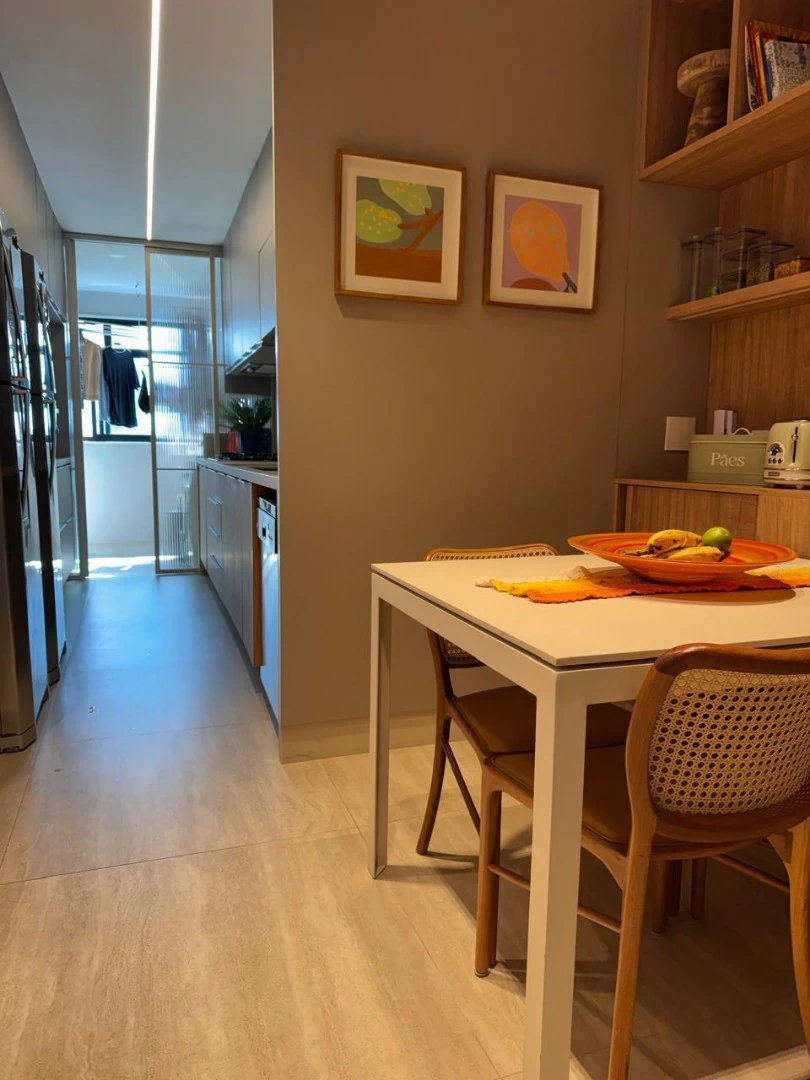Furnished 4-bedroom apartment with a real home office desk — photo 2