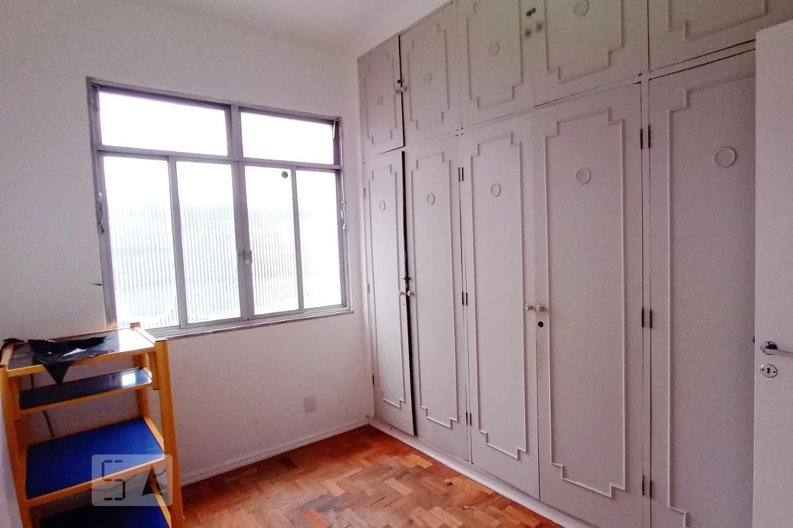 Wood or laminate floors in a 2-bedroom apartment, 55 m² — photo 5