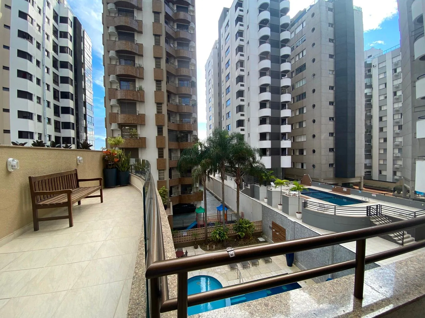Балкон з грилем та 3 спальні: квартира 397 м² — photo 18