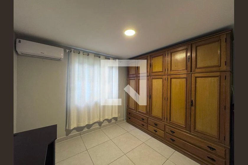 House 280 m² with 4 bedrooms and 3 bathrooms — photo 31
