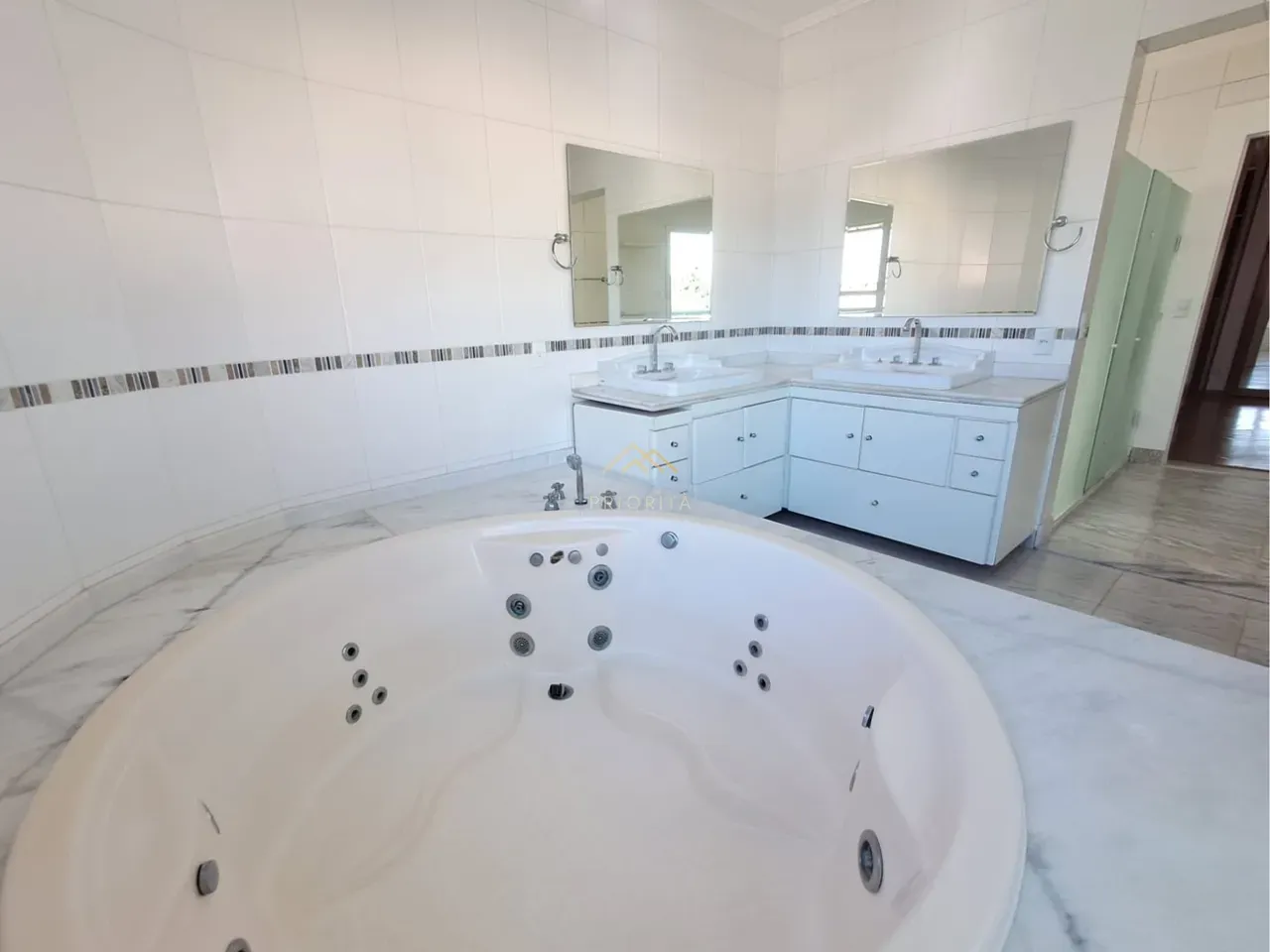 Casa em condomínio fechado com 6 quartos e 13 banheiros — photo 31