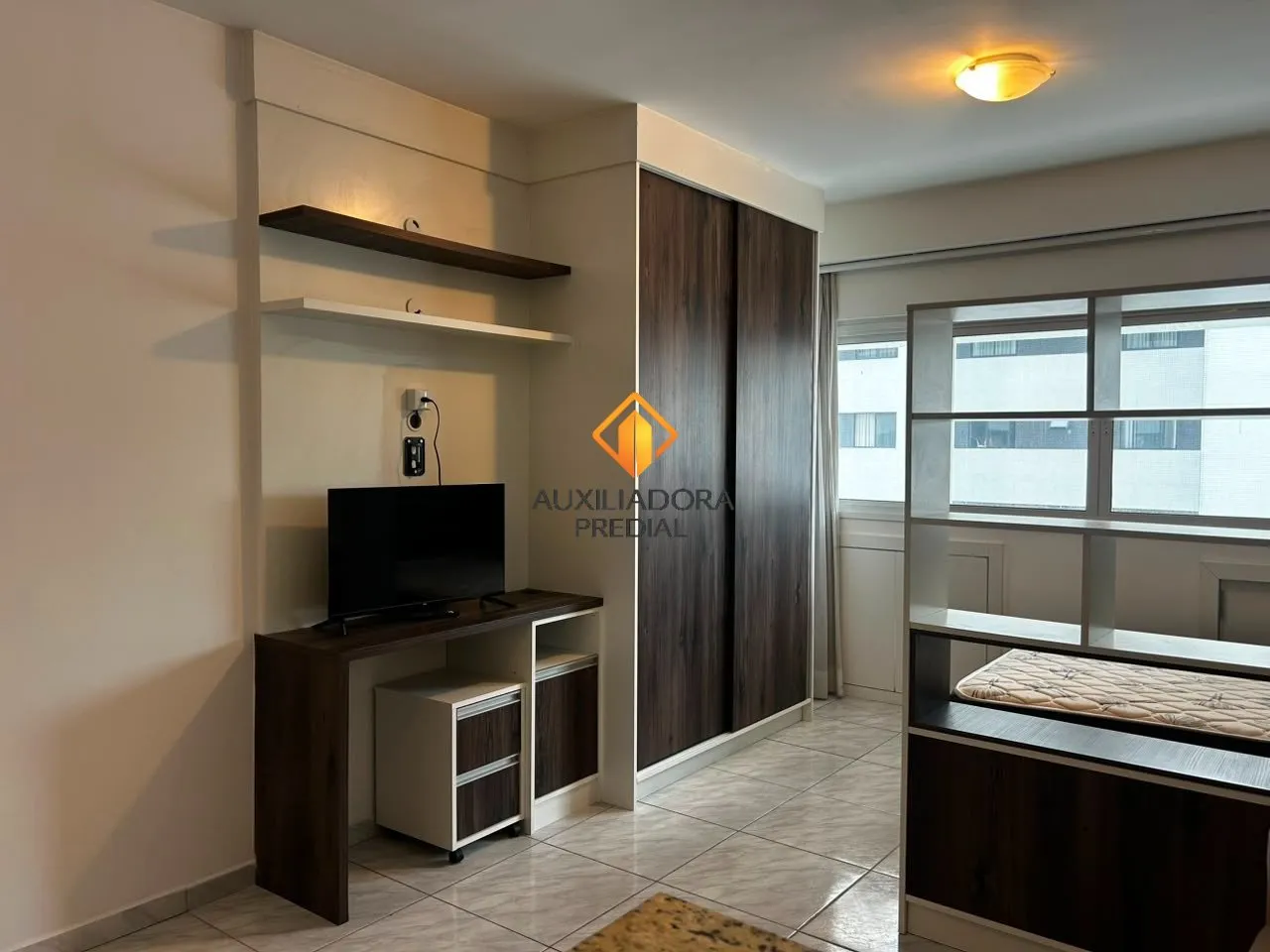 Apartamento studio mobiliado de 41 m² com 1 dormitório — photo 2