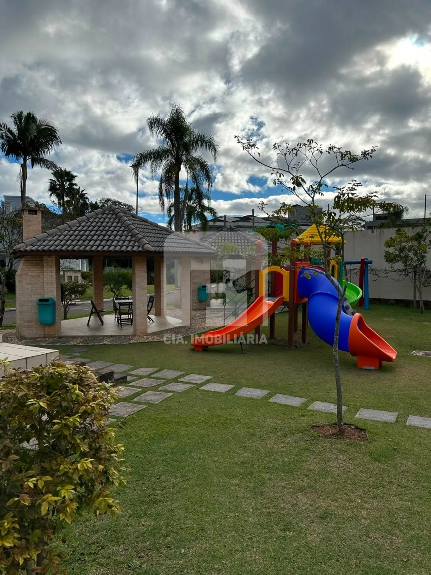 Furnished house with 6 bedrooms and 650 m² total — photo 98