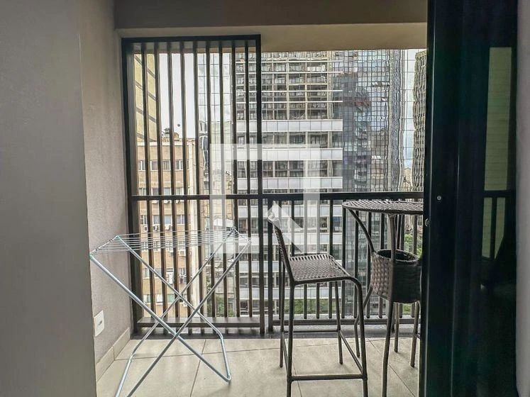One-bedroom apartment in a building with a gym — photo 26