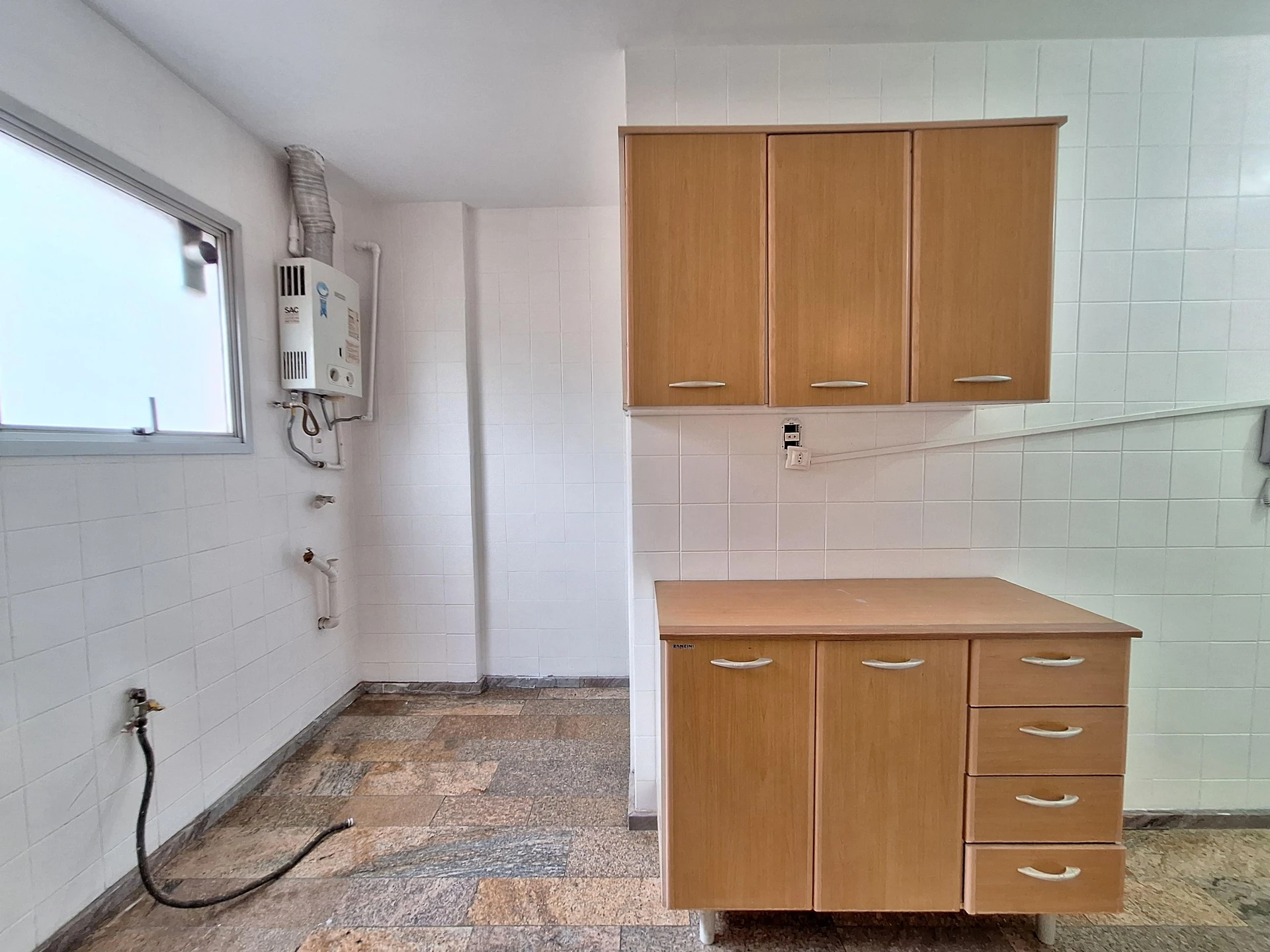 Apartamento de 75 m² com jacuzzi e varanda envidraçada — photo 14
