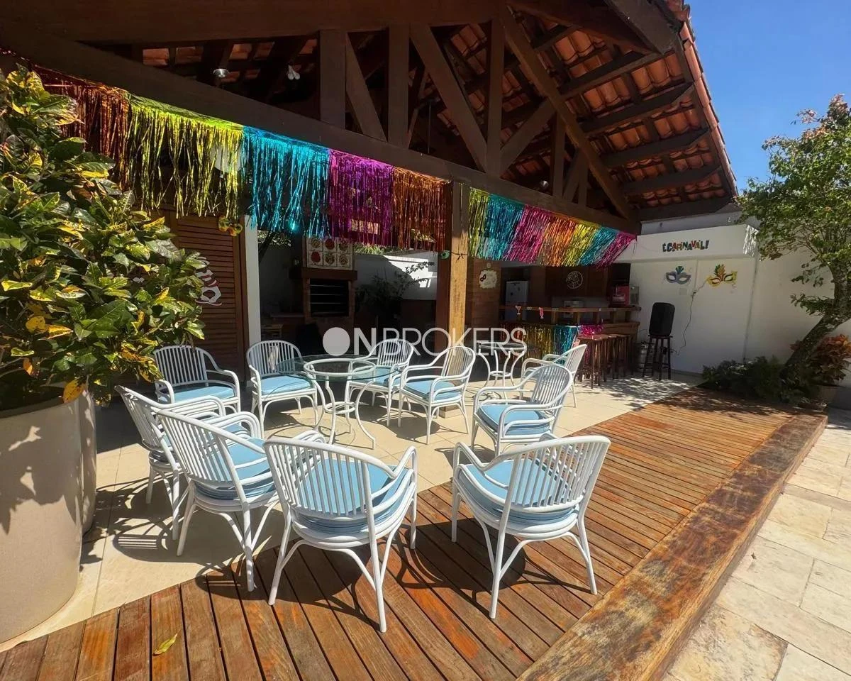 Furnished house with 1000 m², 5 en-suites and 7 parking spots — photo 16