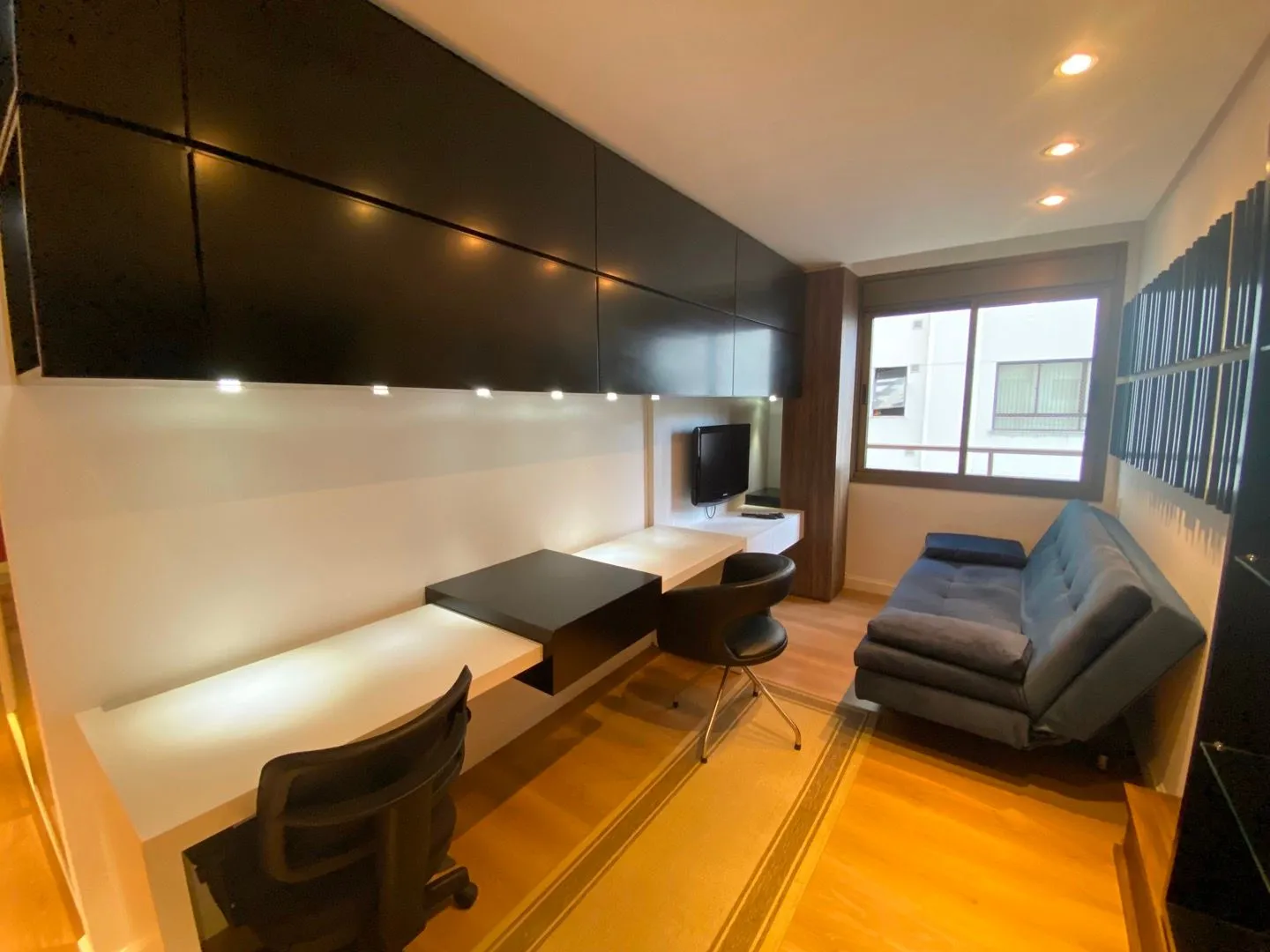 Балкон з грилем та 3 спальні: квартира 397 м² — photo 9