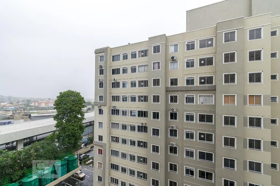 2-bedroom apartment in a building with a pool — photo 7