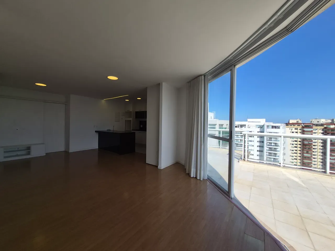 Duplex with 225 m², 3 bedrooms, and open-plan kitchen — photo 4